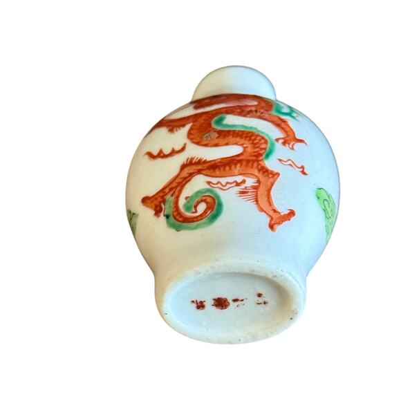 Vintage Chinese Porcelain Dragon Snuff Bottle Hand-Painted Collectible - Picture 3 of 4